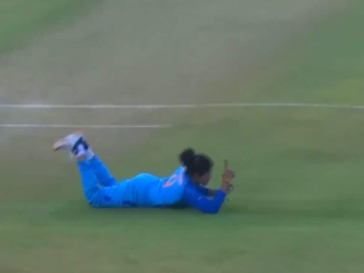 VIDEO: अर्चना देवी ने एक हाथ से लपका अद्भुत कैच, वीडियो देखकर आप भी करेंगे तारीफ